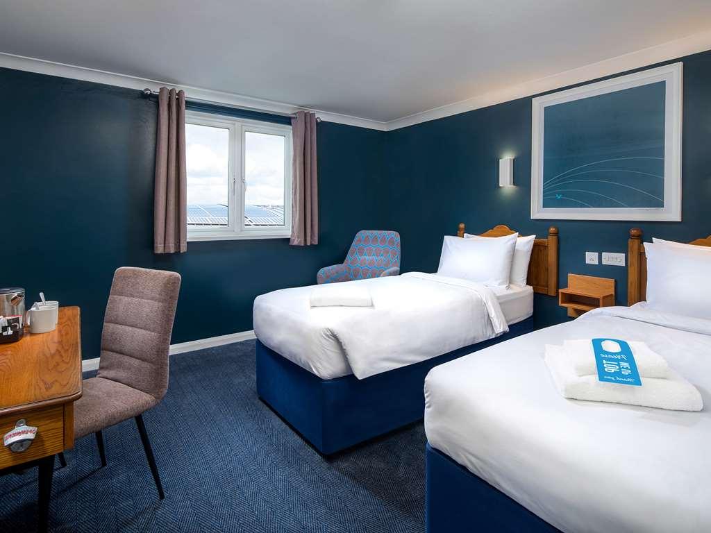 Travelodge Redhill Redhill  Room photo