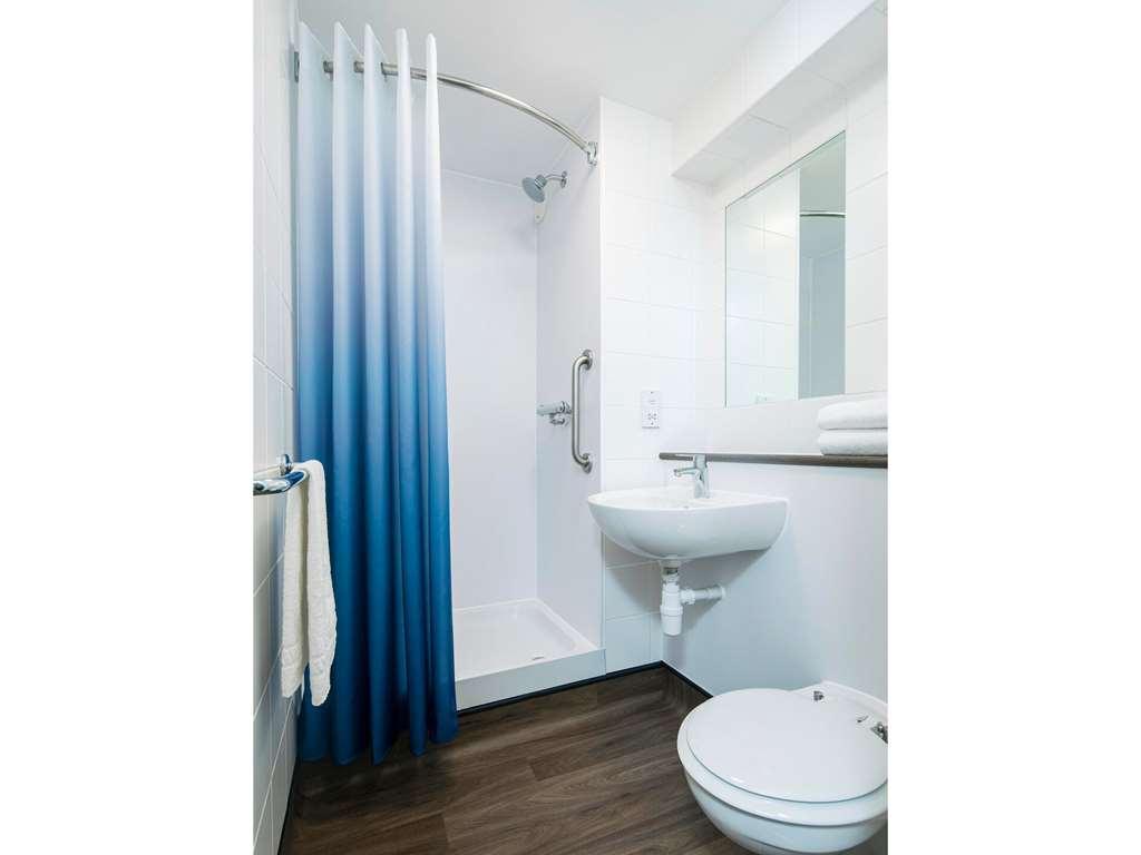 Travelodge Redhill Redhill  Room photo