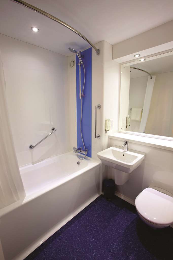 Travelodge Redhill Redhill  Room photo