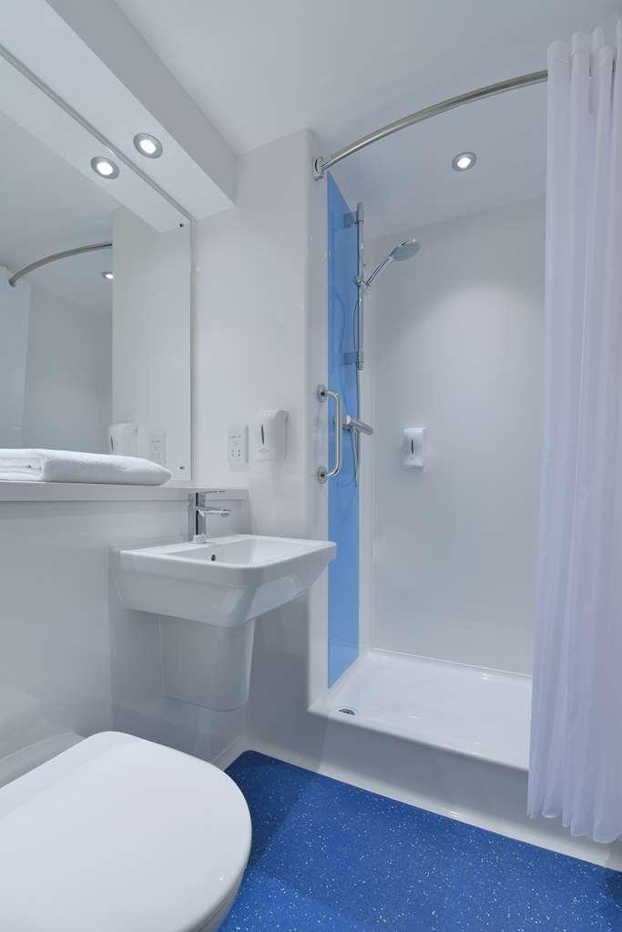 Travelodge Redhill Redhill  Room photo